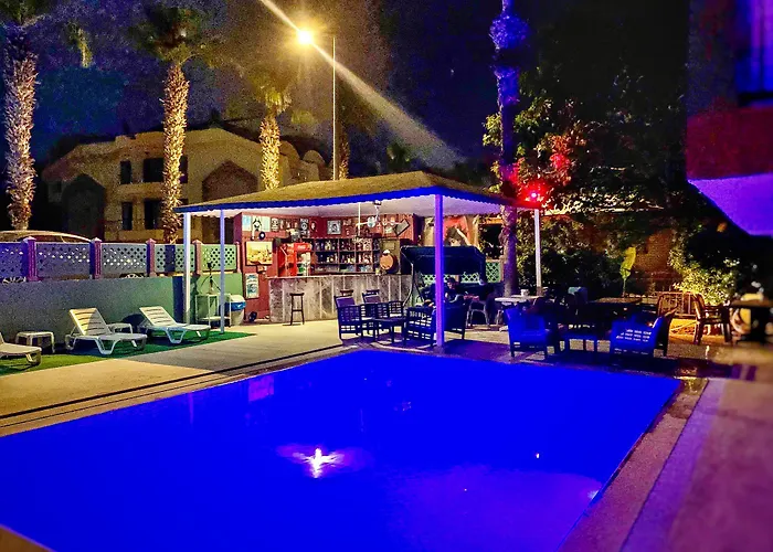 Latino ホテル ケメル